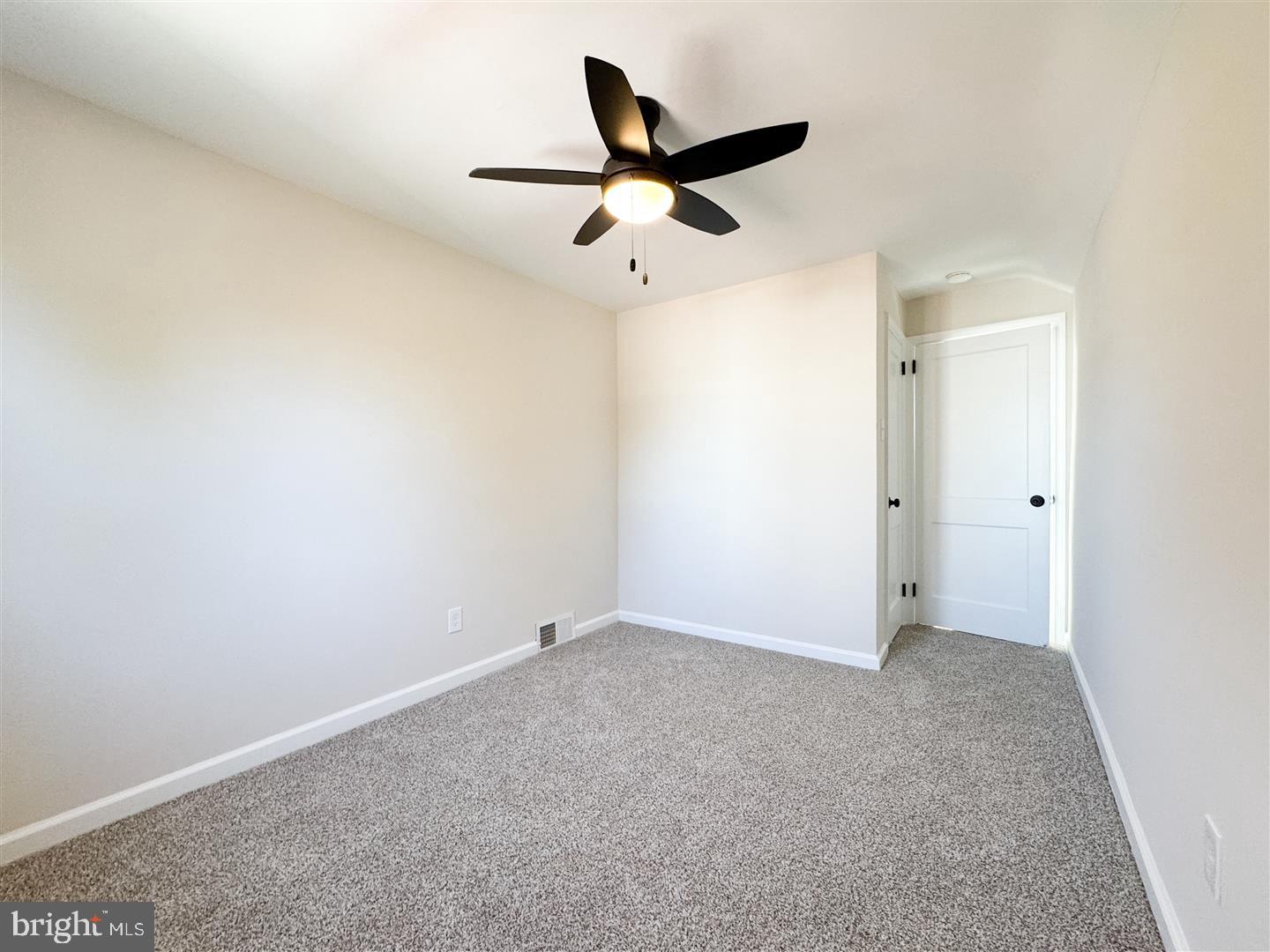 260 Gibbons Road Springfield, PA 19064 - Photo 17 of 31 an empty room
