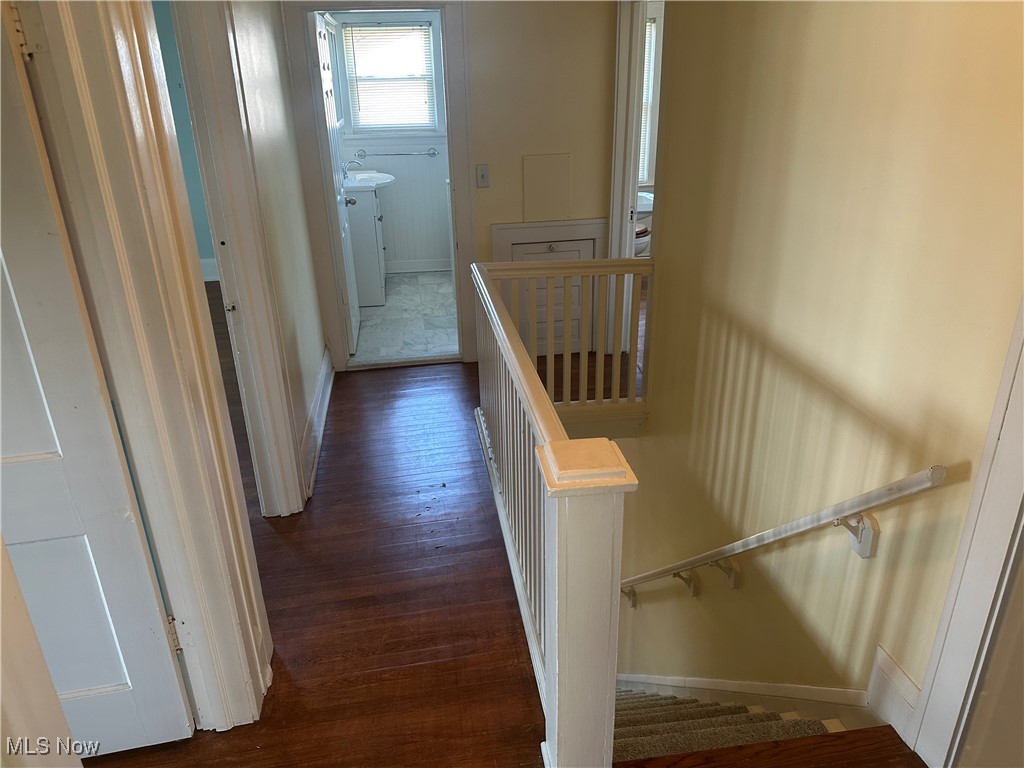 5452 Woodside Road Mentor, OH 44060 - Photo 13 of 19 Upstairs Hallway