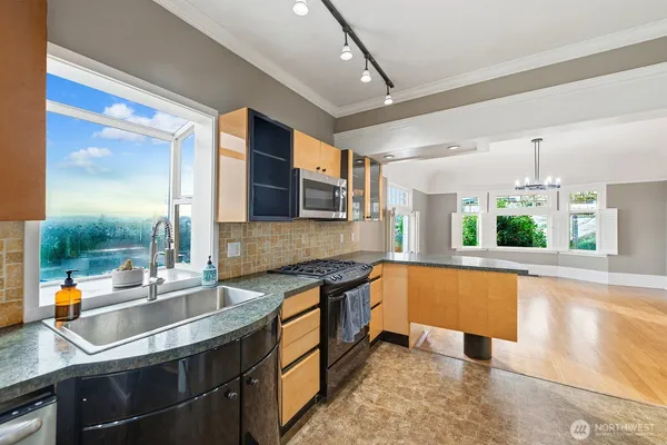 $965,000 | 3231 Grand Avenue, Everett, WA 98201