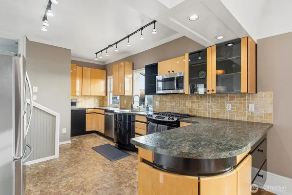 $965,000 | 3231 Grand Avenue, Everett, WA 98201