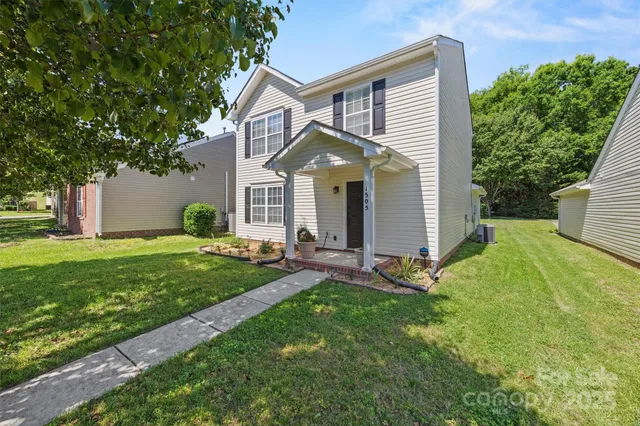 a front view of house with yard