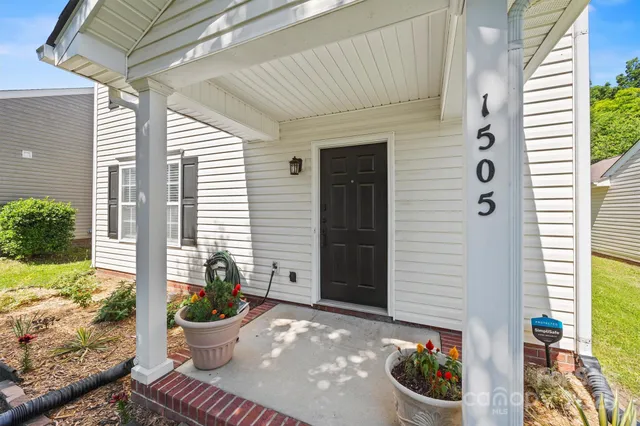 a view of of entryway of the house