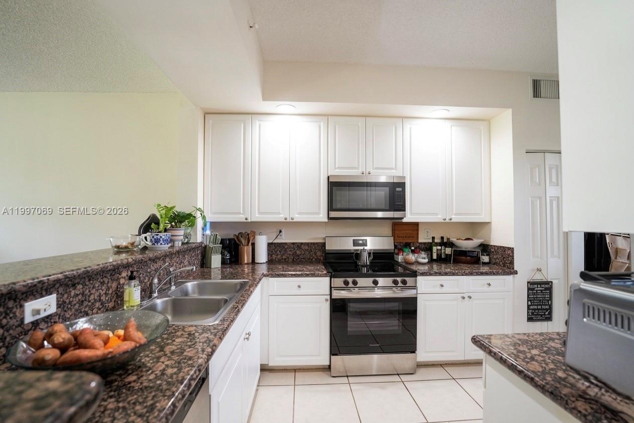 27 Royal Palm Way, Unit 102 Boca Raton, FL 33432 - Photo 6 of 39