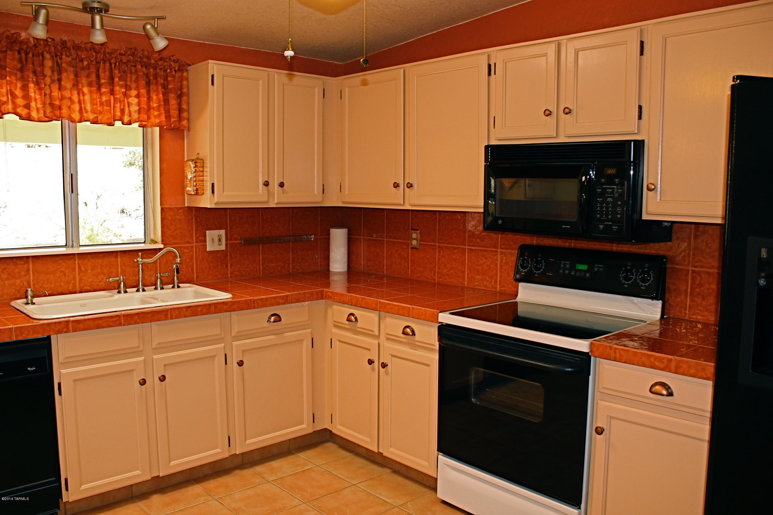 485 West Rio-Santa Cruz Green Valley, AZ 85614 - Photo 11 of 32 Gallery Image 11