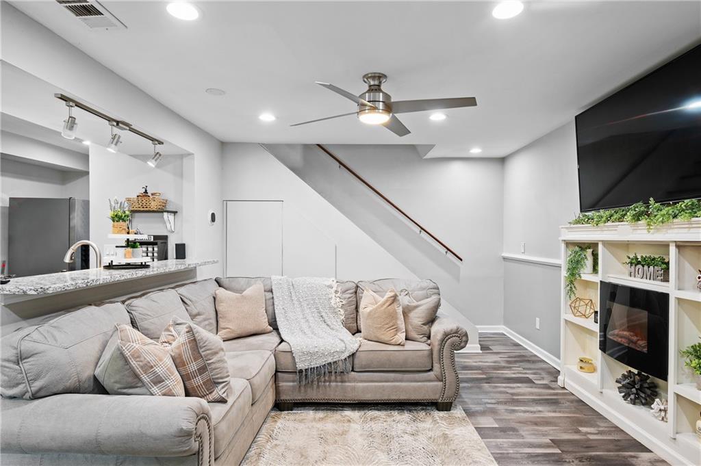 1351 Old Coach Road Southwest Marietta, GA 30008 - Photo 5 of 18