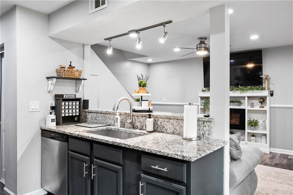 1351 Old Coach Road Southwest Marietta, GA 30008 - Photo 9 of 18