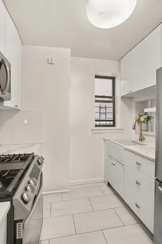 $490,000 | 513 West 157th Street, Unit 3B | Washington Heights