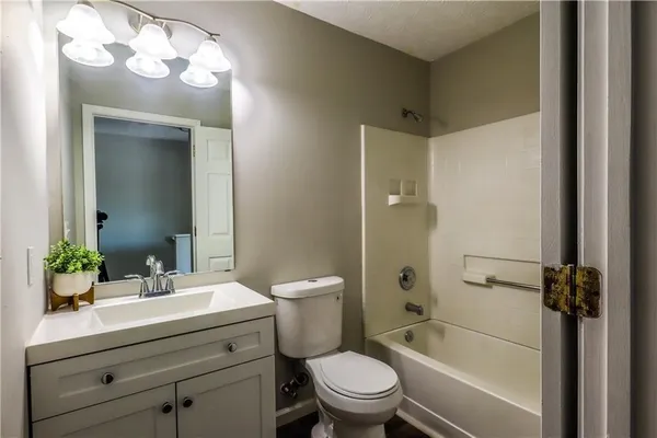 $1,925 | 5823 Strathmoor Manor Circle, Lithonia, GA 30058