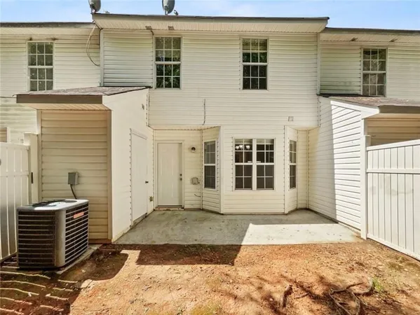 $1,925 | 5823 Strathmoor Manor Circle, Lithonia, GA 30058