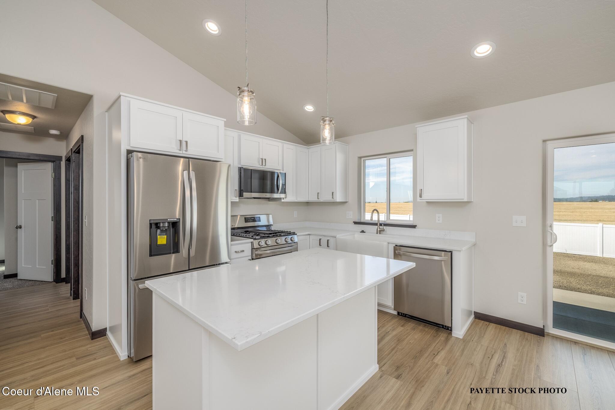 12157 North Lennon Lane Rathdrum, ID 83858 - Photo 4 of 19 5 Kitchen