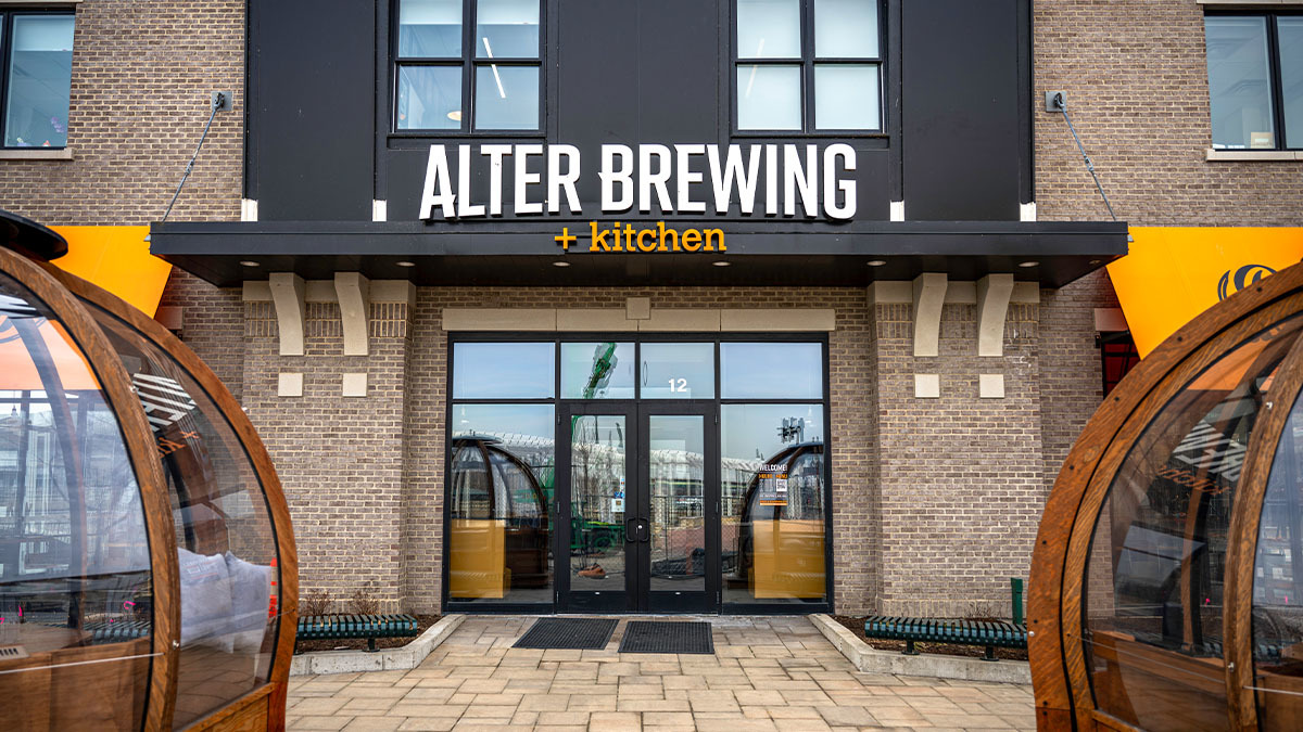 423 Lakeshore Court St. Charles, IL 60174 - Photo 25 of 28 a view of an entryway of a house