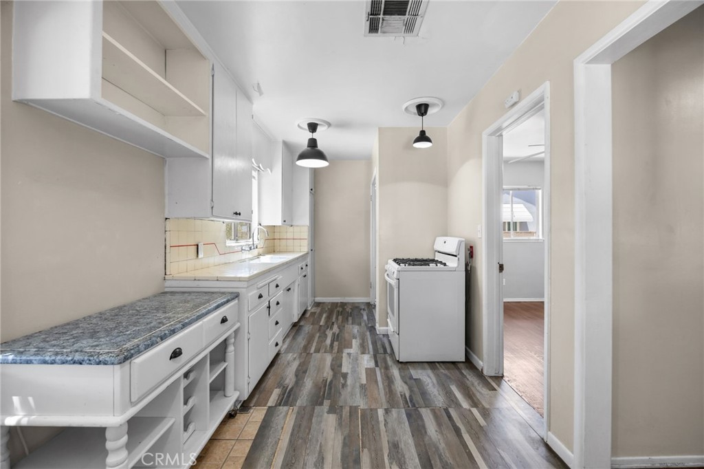 380 South Devon Road Orange, CA 92868 - Photo 8 of 27