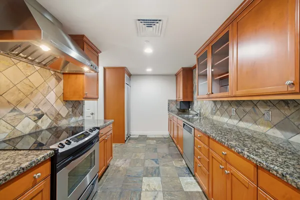 $2,850 | 914 Main Street, Unit 1406, Houston, TX 77002