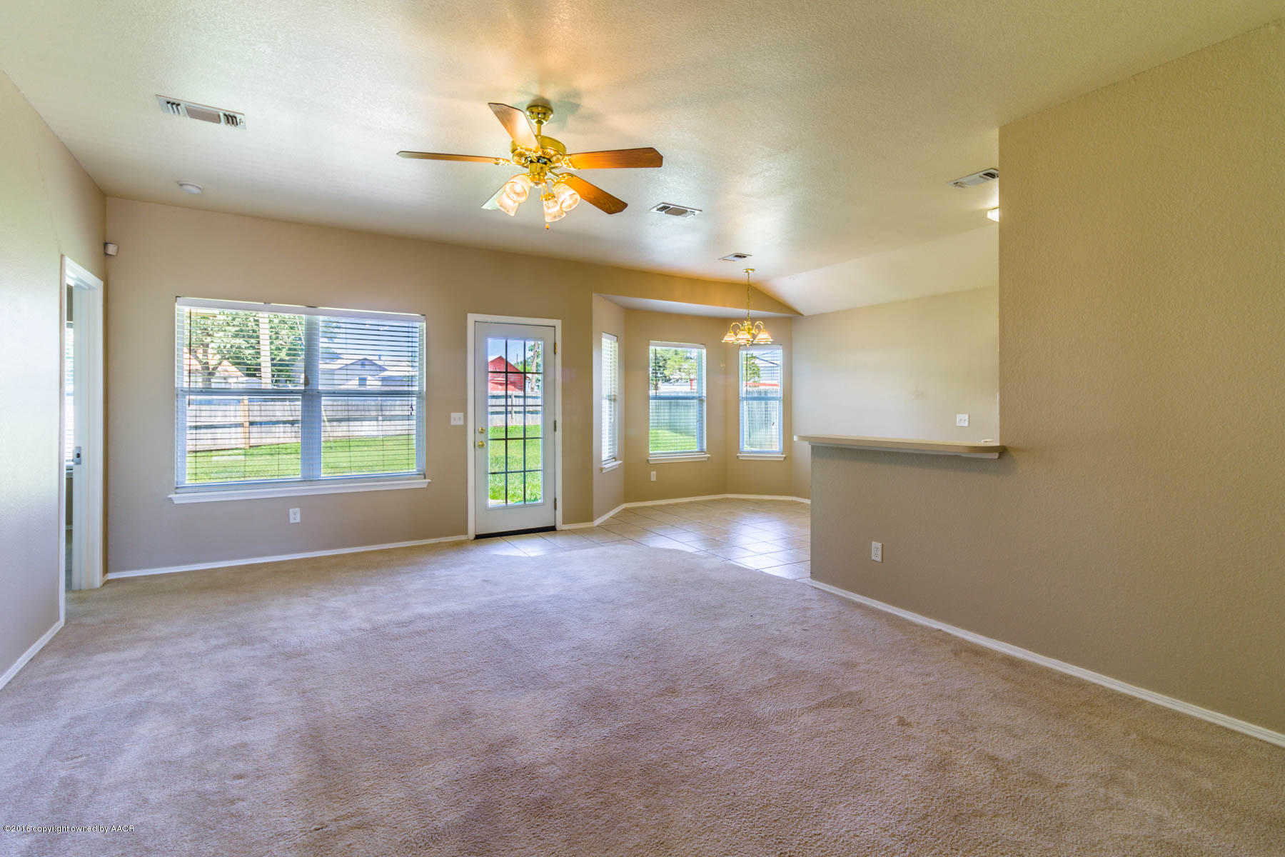4808 Capulin Lane Amarillo, TX 79110 - Photo 3 of 14 Living Room