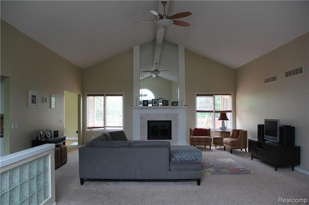 2016 Reagan Drive Rochester Hills, MI 48309 - Photo 4 of 35