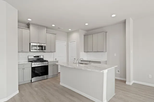 $1,895 | 839 Oakland Drive, Houston, TX 77090