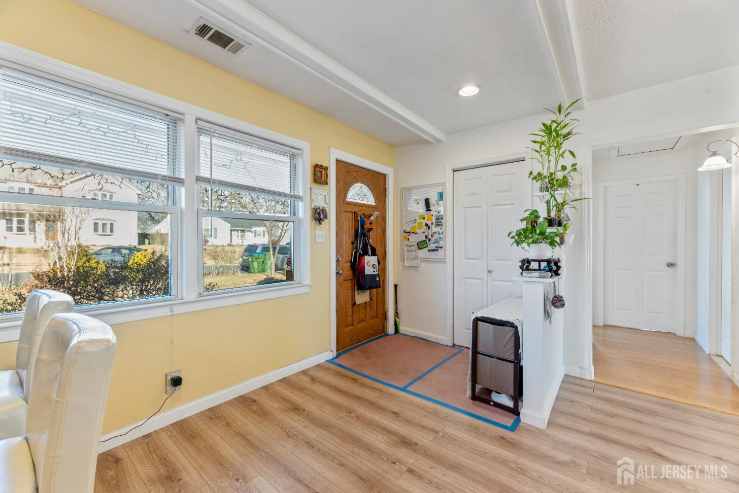 46 Runyon Avenue Edison, NJ 08817 - Photo 9 of 48 a living room with furniture