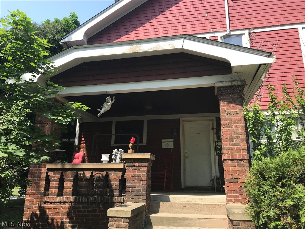 3317 Cedarbrook Road Cleveland, OH 44118 - Photo 2 of 26 Gallery Image 2