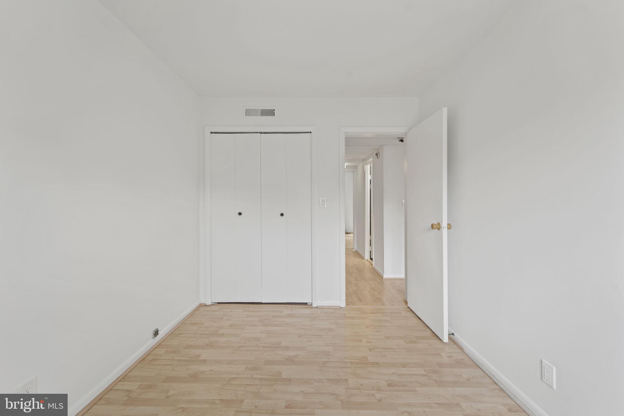 1635 Valencia Way Reston, VA 20190 - Photo 15 of 38