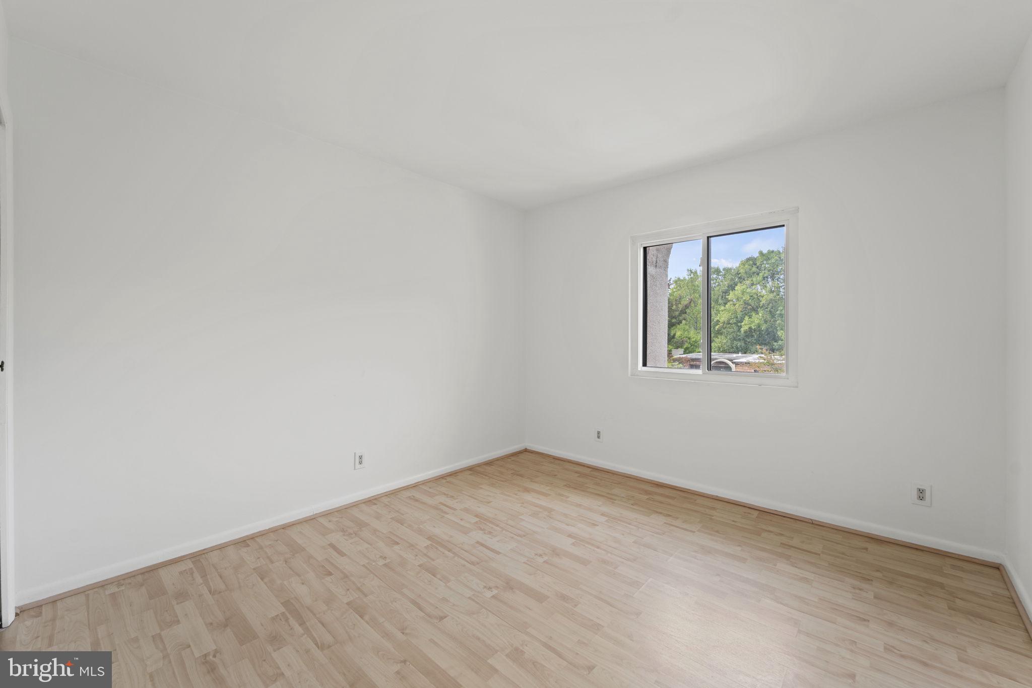 1635 Valencia Way Reston, VA 20190 - Photo 16 of 38