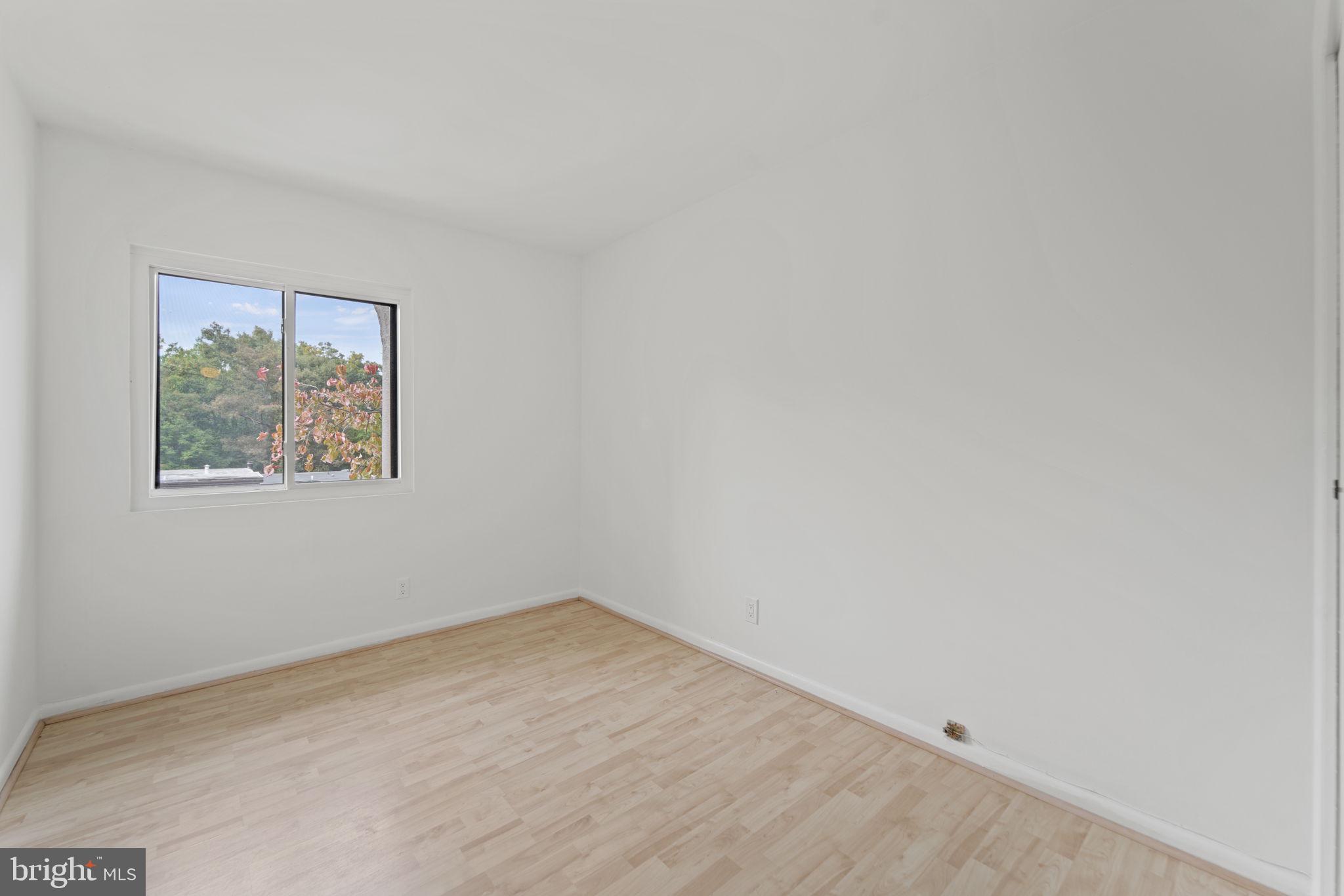 1635 Valencia Way Reston, VA 20190 - Photo 17 of 38