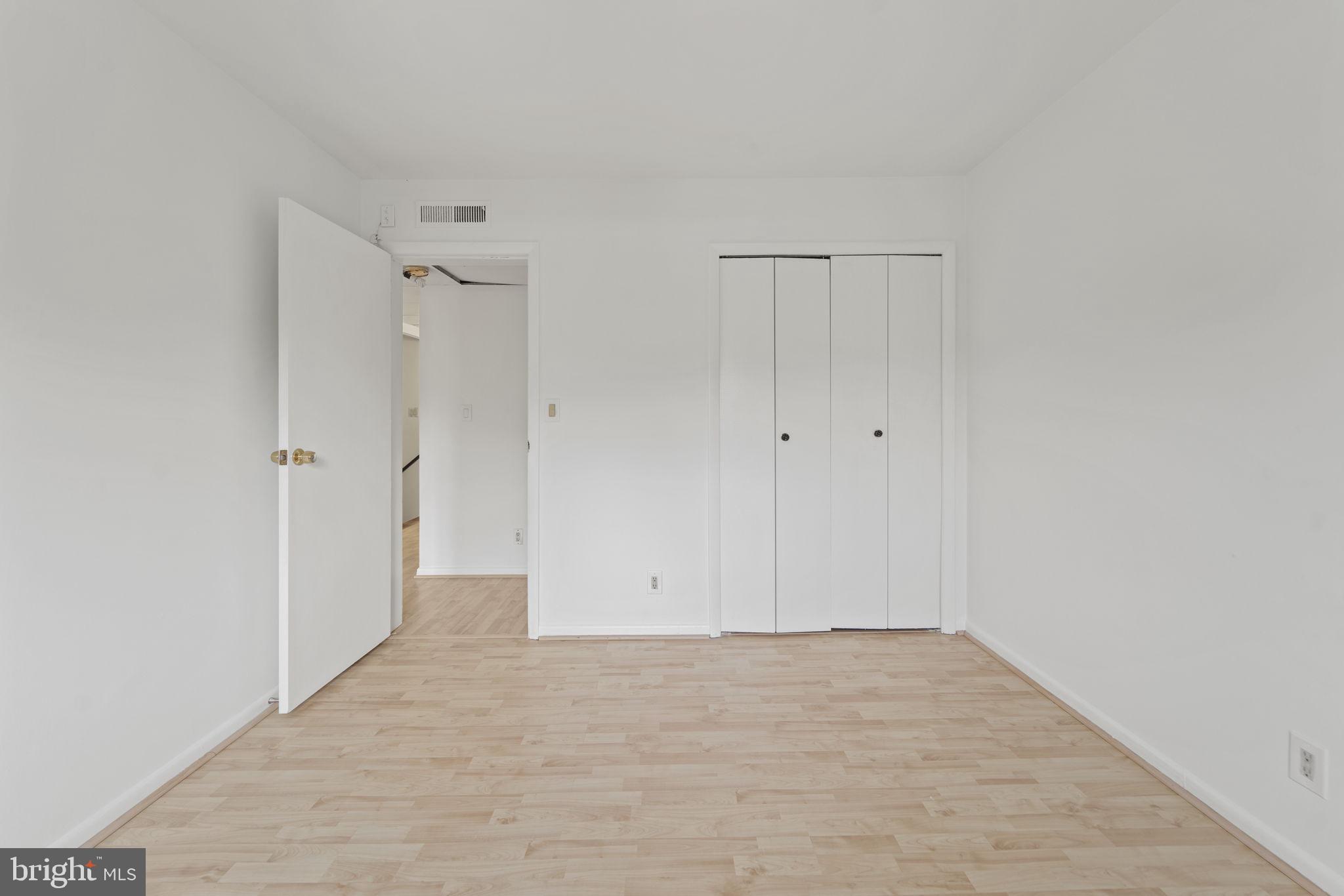 1635 Valencia Way Reston, VA 20190 - Photo 18 of 38