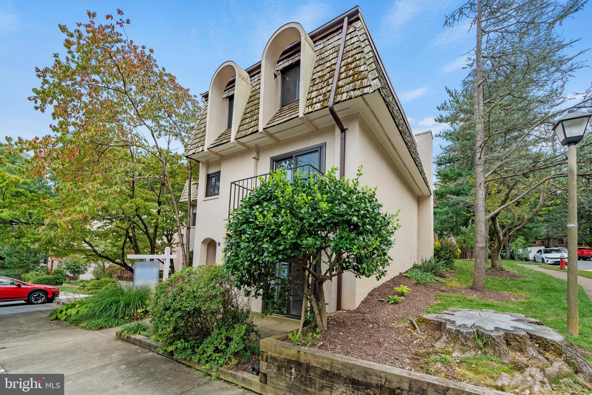 1635 Valencia Way Reston, VA 20190 - Photo 2 of 38