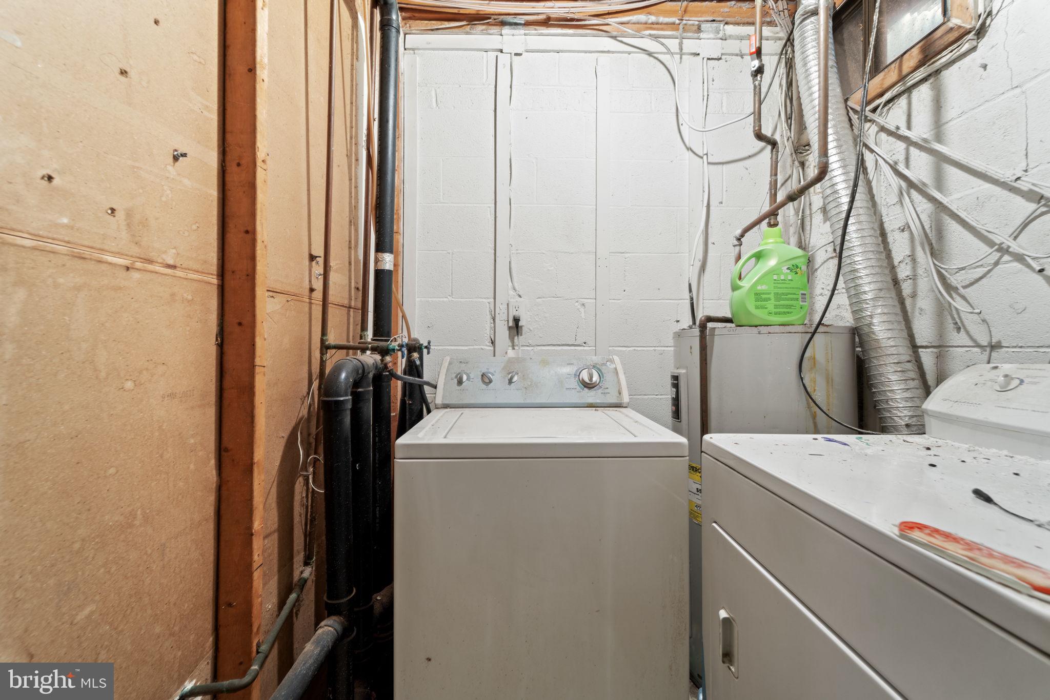 1635 Valencia Way Reston, VA 20190 - Photo 27 of 38