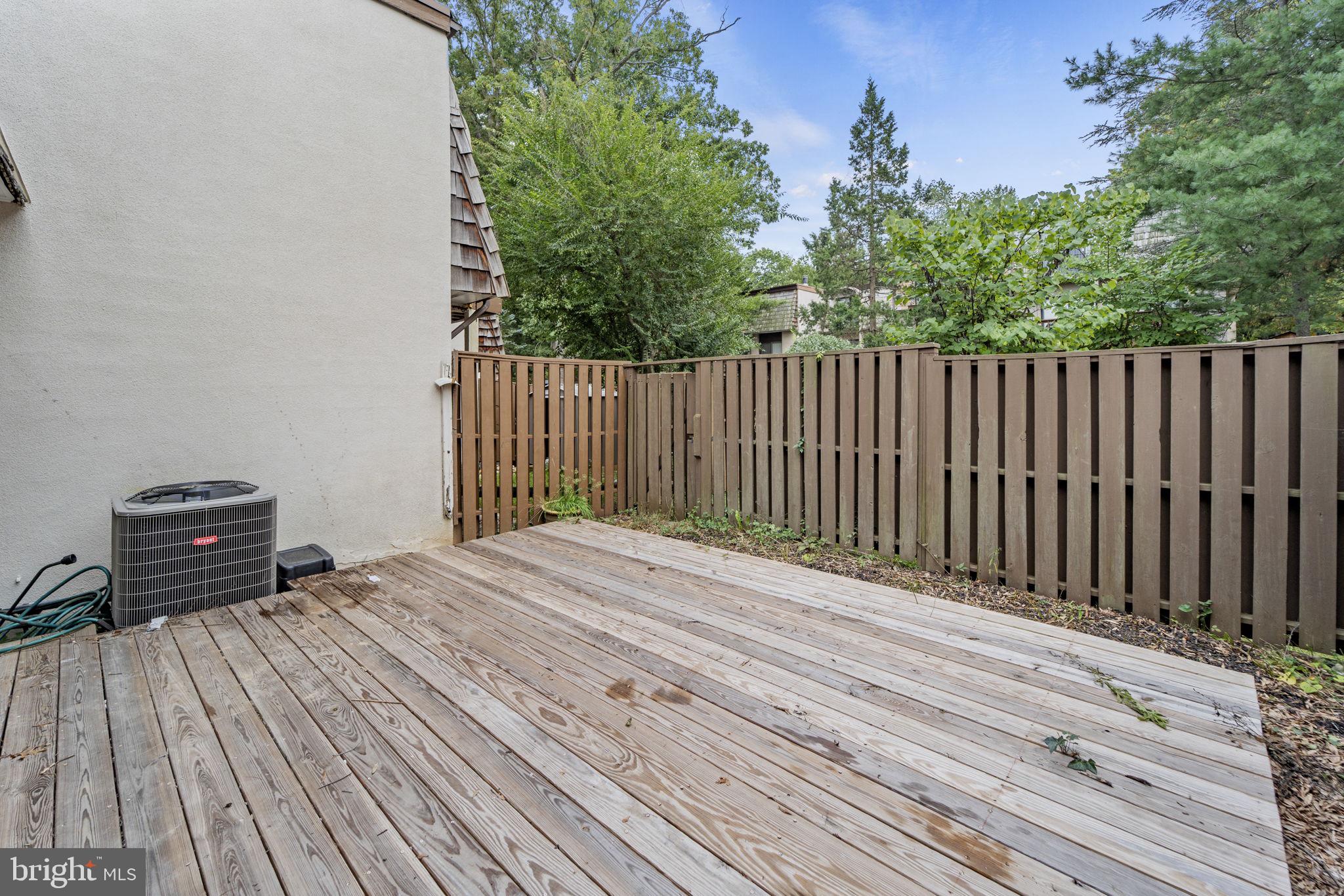 1635 Valencia Way Reston, VA 20190 - Photo 31 of 38