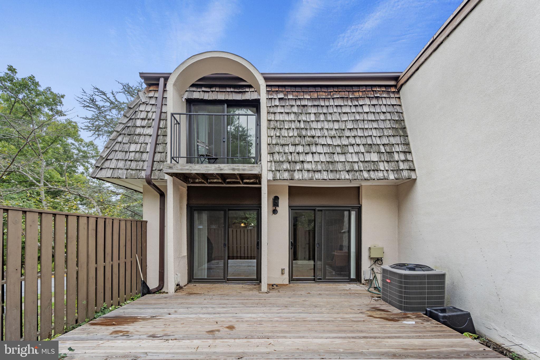 1635 Valencia Way Reston, VA 20190 - Photo 32 of 38