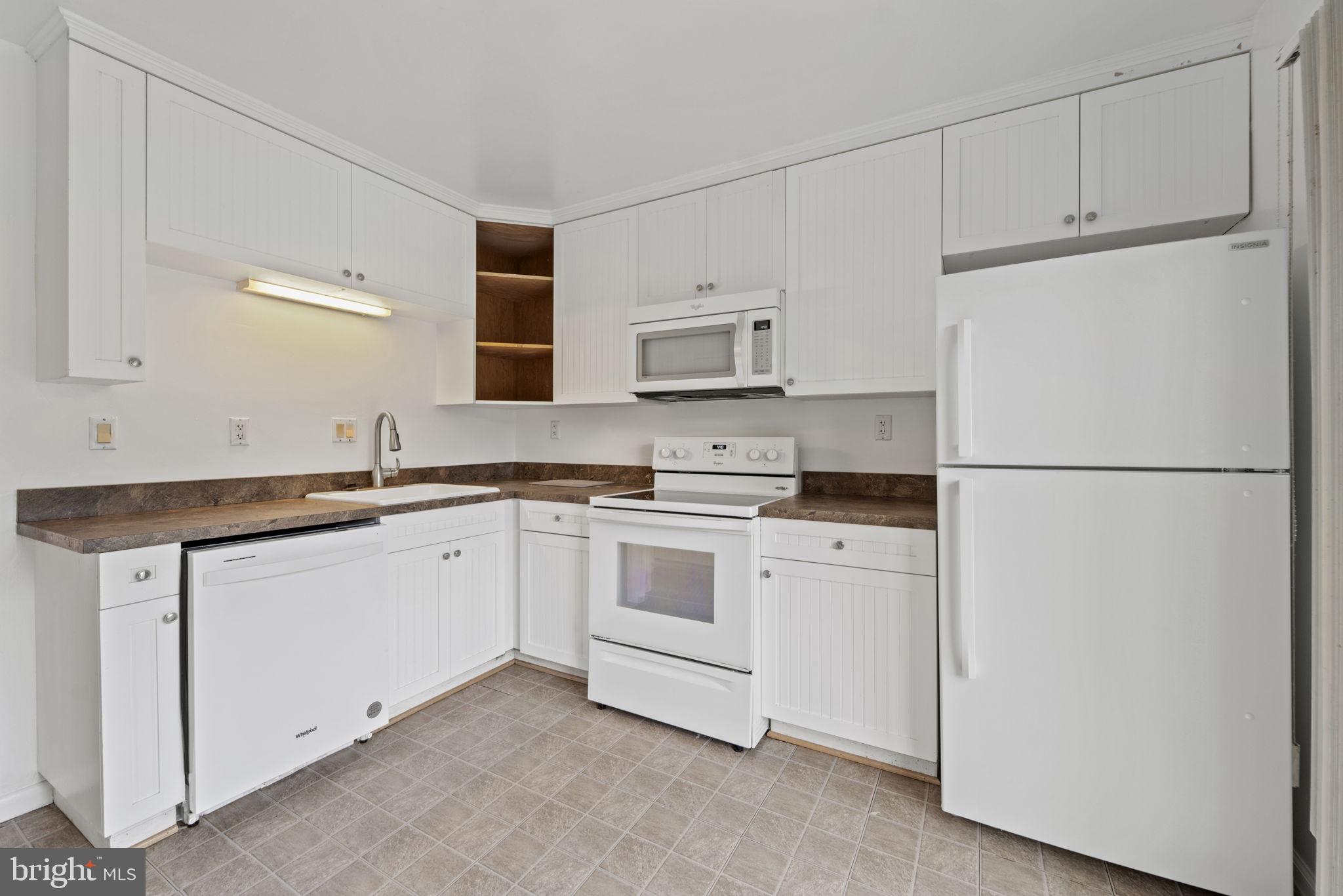 1635 Valencia Way Reston, VA 20190 - Photo 7 of 38