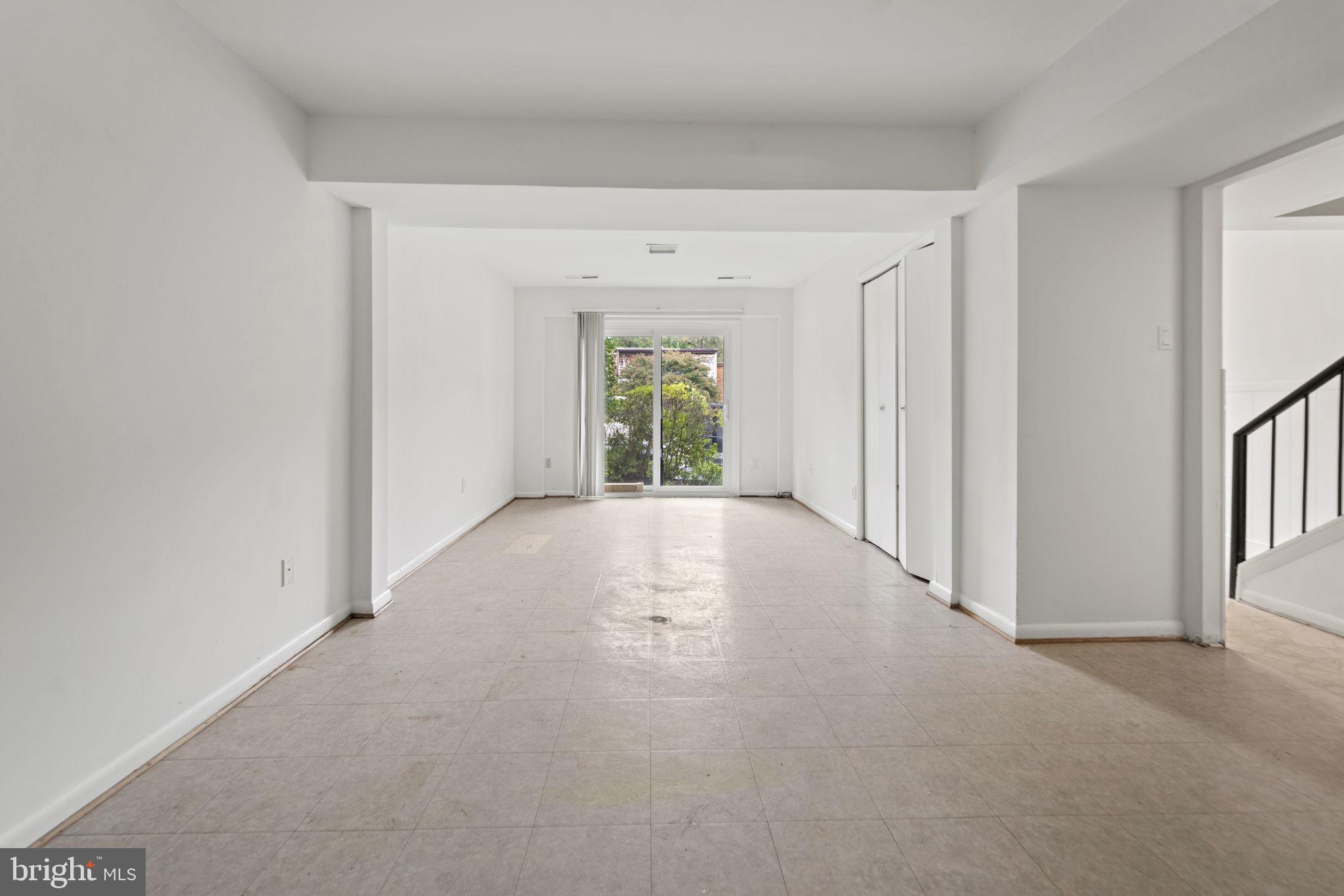 1635 Valencia Way Reston, VA 20190 - Photo 8 of 38