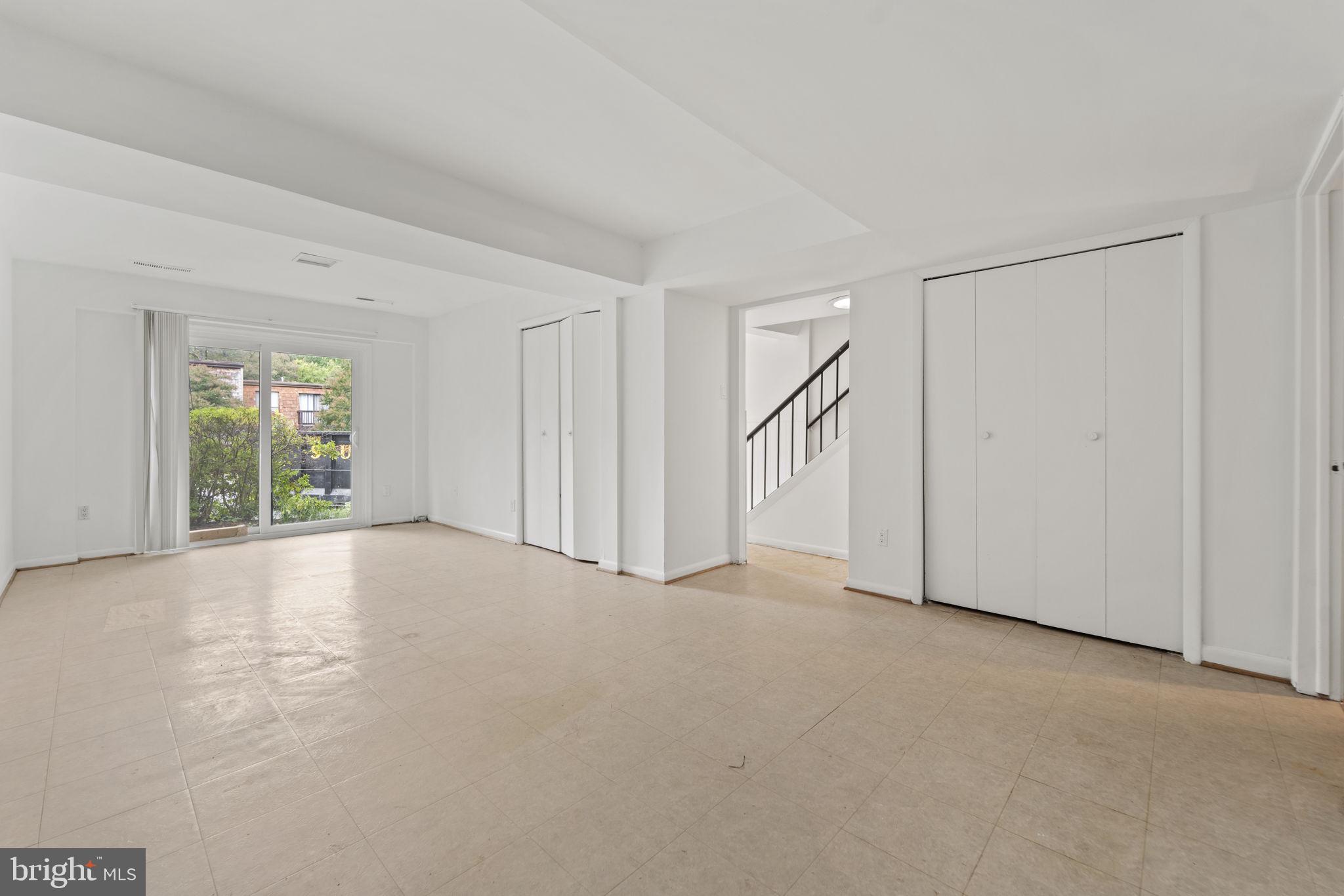 1635 Valencia Way Reston, VA 20190 - Photo 9 of 38