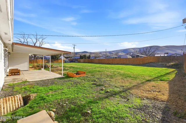 a view of a house with a big yard