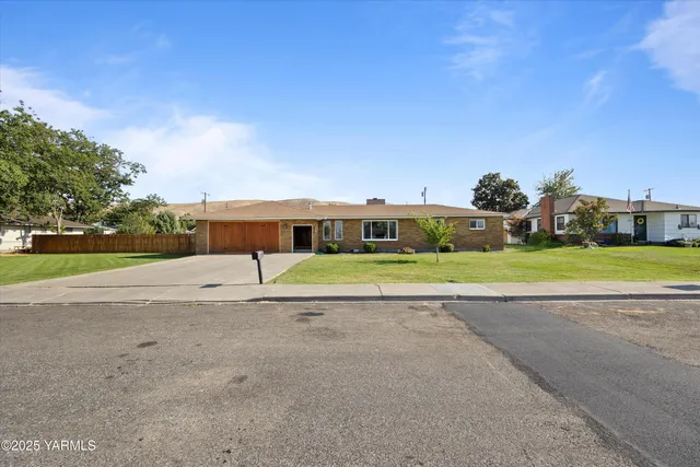 a view of a house with a big yard