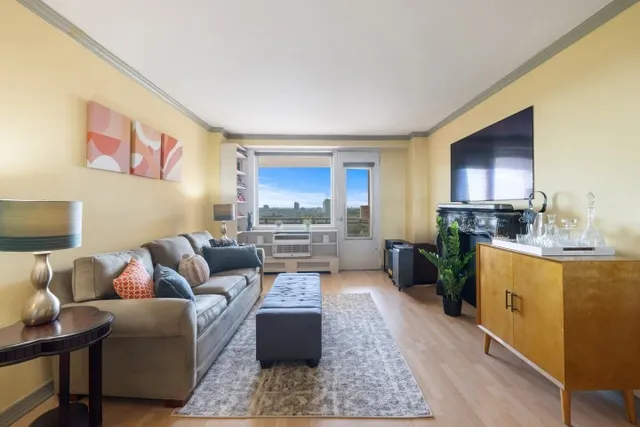 $260,000 | 5900 Arlington Avenue, Unit 15E | North Riverdale