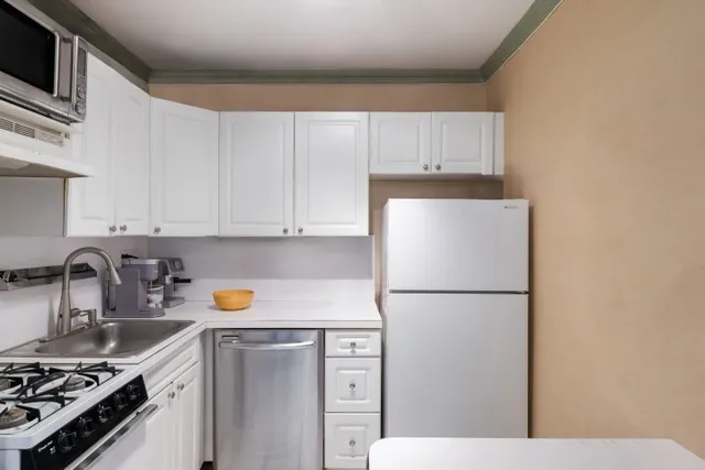 $260,000 | 5900 Arlington Avenue, Unit 15E | North Riverdale