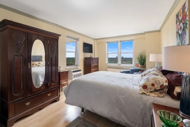 $260,000 | 5900 Arlington Avenue, Unit 15E | North Riverdale