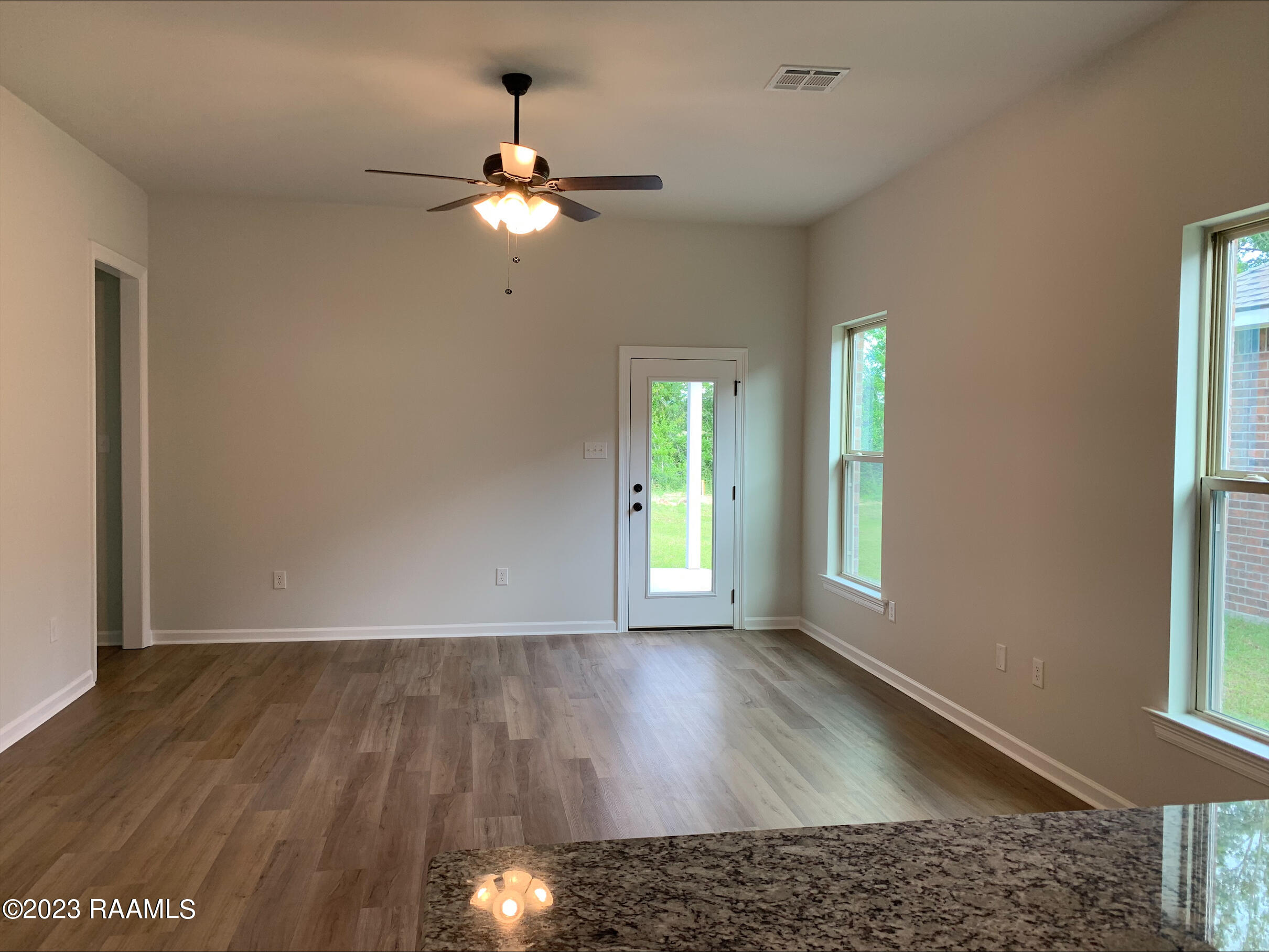 136 Lightbourne Drive Lafayette, LA 70506 - Photo 4 of 7 003 LIVING ROOM
