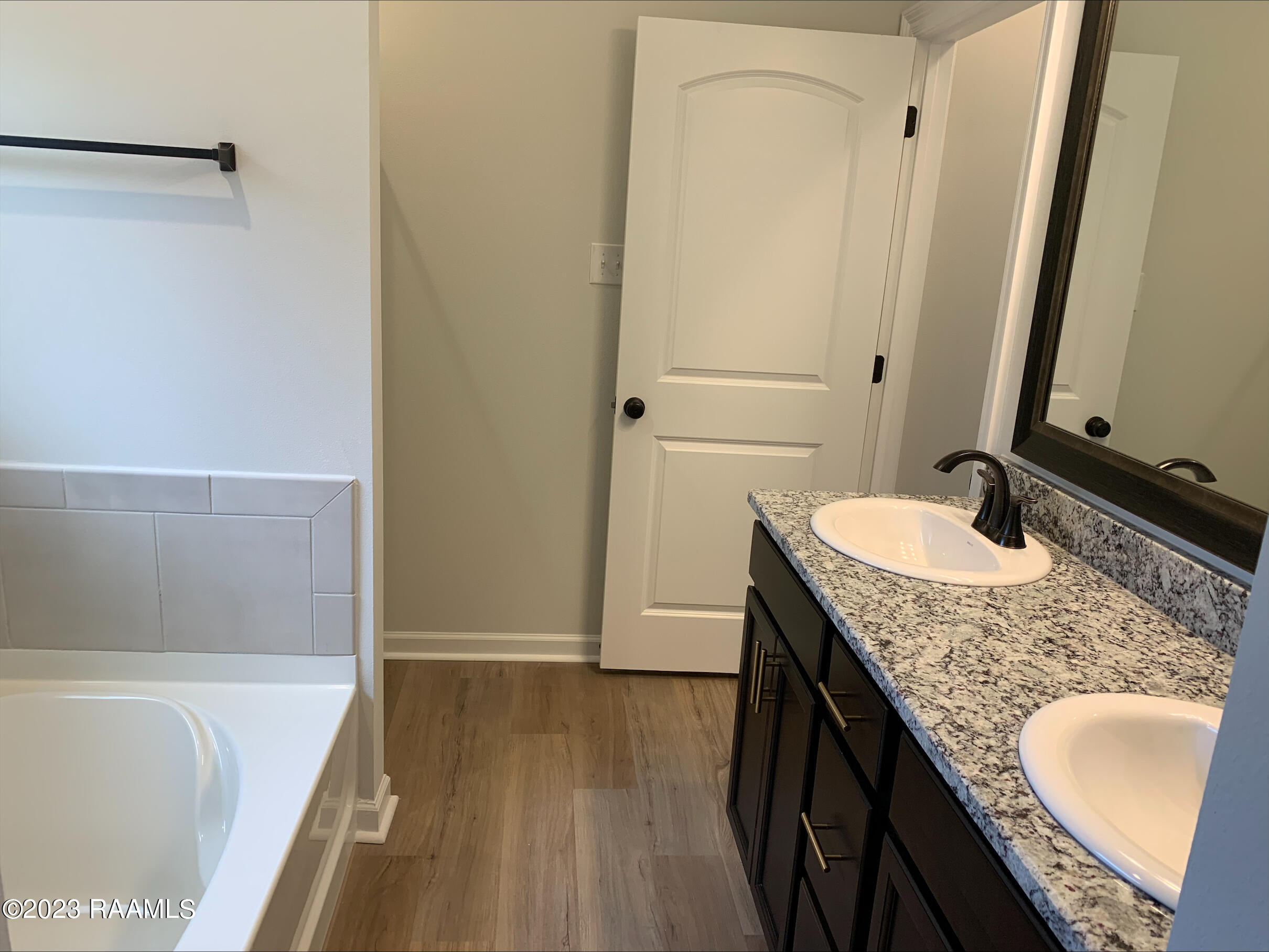 136 Lightbourne Drive Lafayette, LA 70506 - Photo 6 of 7 005 PRIMARY BATH