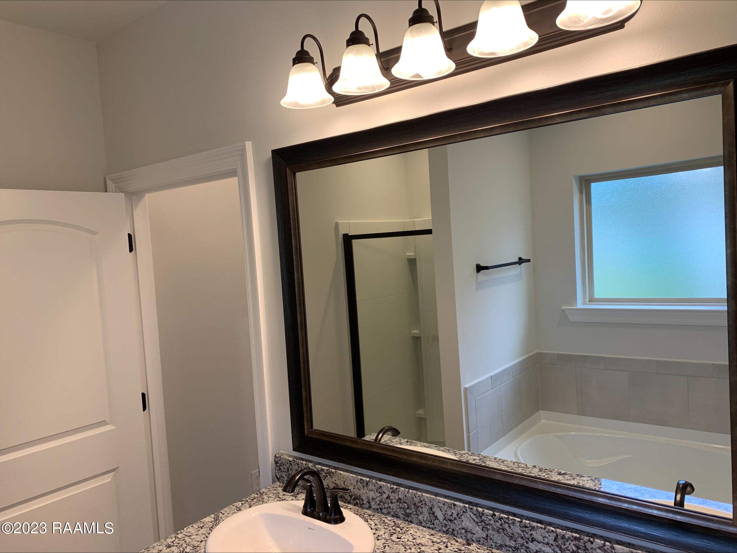 136 Lightbourne Drive Lafayette, LA 70506 - Photo 7 of 7 006 PRIMARY BATH