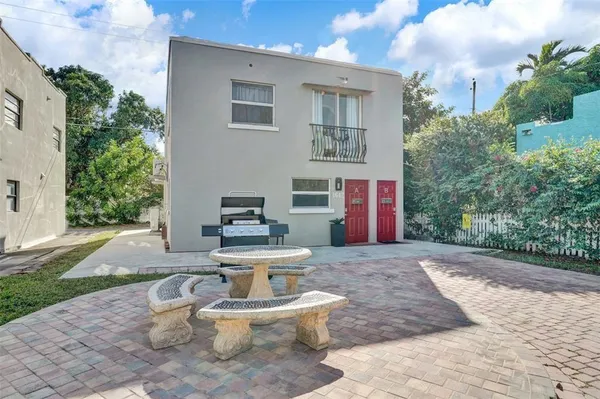 $2,000 | 1642 Adams Street, Unit AB, Hollywood, FL 33020