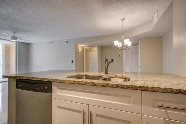 $2,450 | 140 Yacht Club Way, Unit 206, Hypoluxo, FL 33462