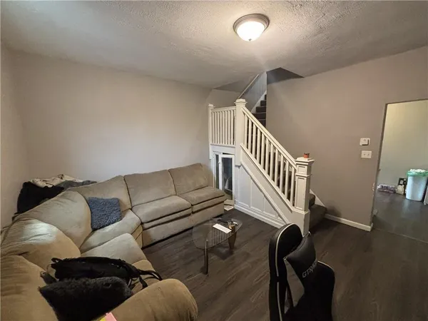$825 | 8 South Good Street, Unit 2, Jeannette, PA 15644