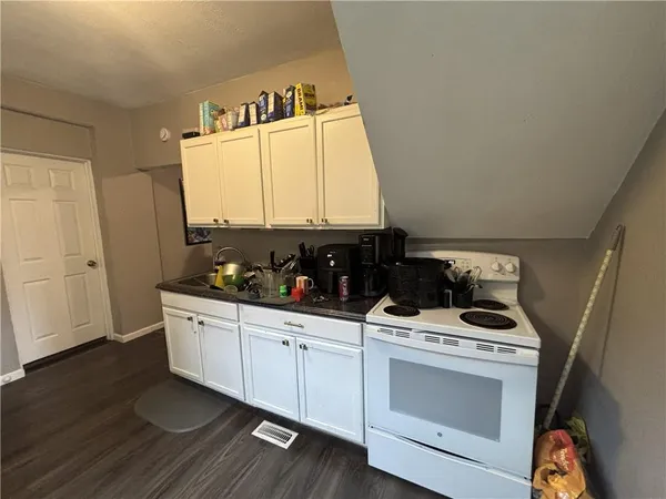 $825 | 8 South Good Street, Unit 2, Jeannette, PA 15644