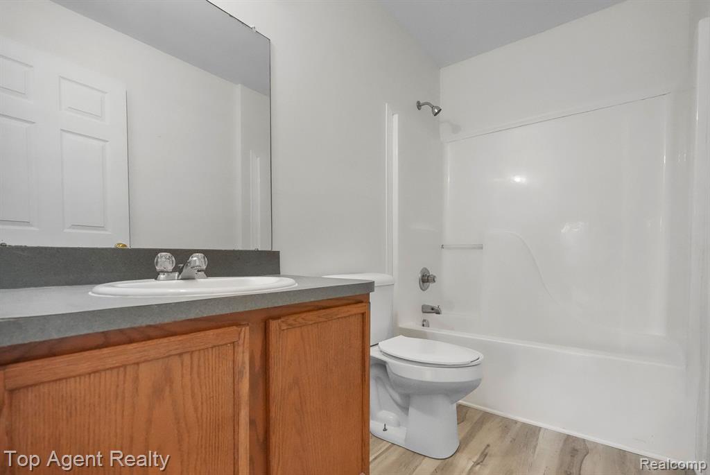 42117 Camden Road Belleville, MI 48111 - Photo 21 of 31