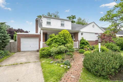 a view of a house with a yard and plants