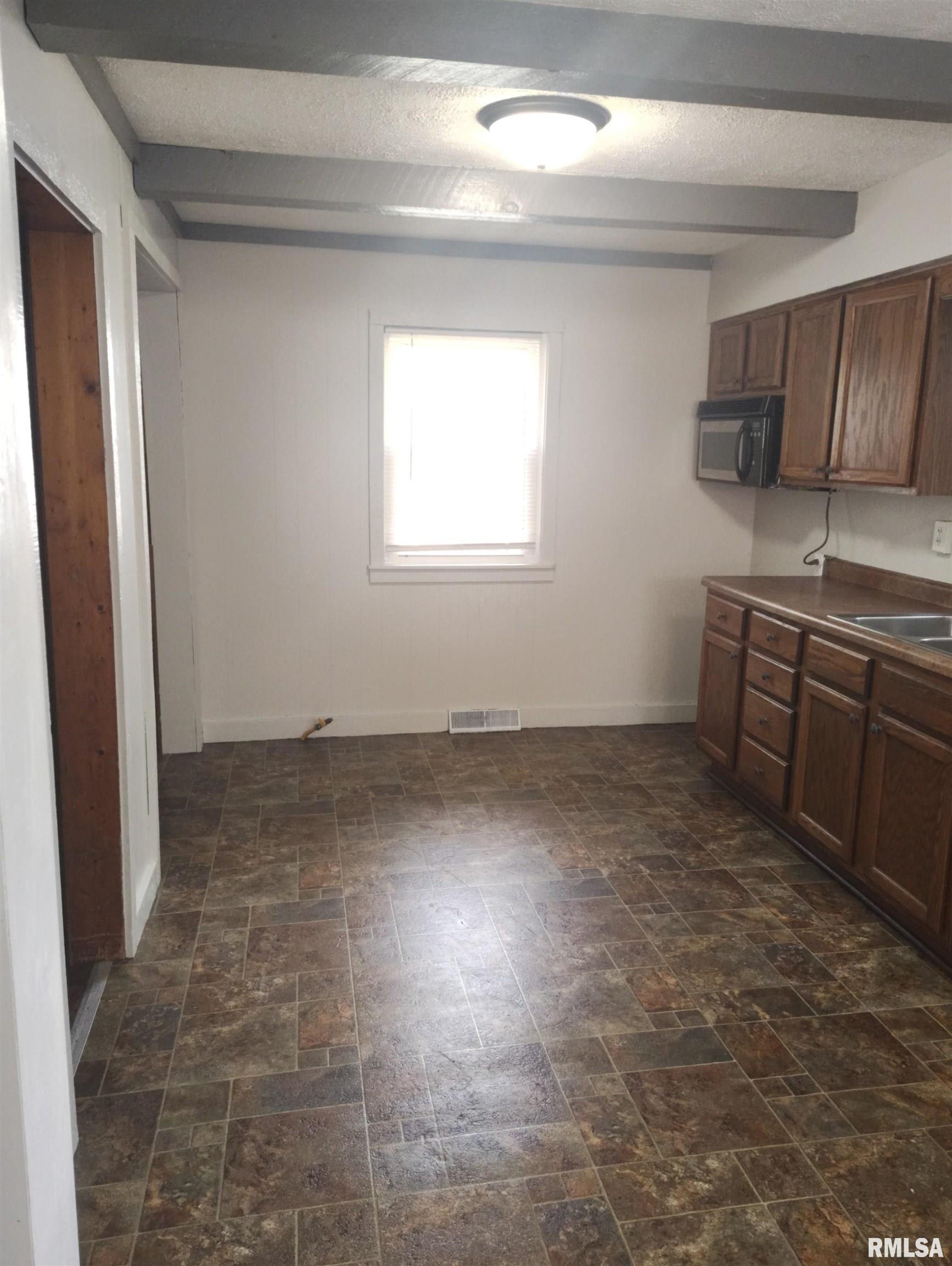 1031 East Olive Street Canton, IL 61520 - Photo 11 of 27