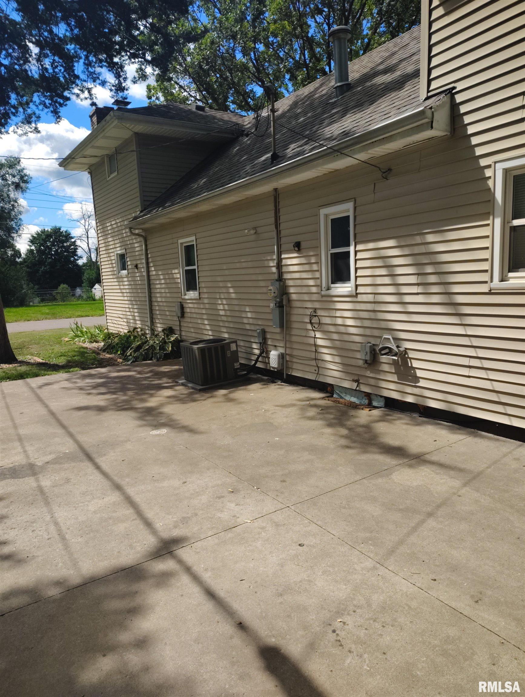 1031 East Olive Street Canton, IL 61520 - Photo 25 of 27