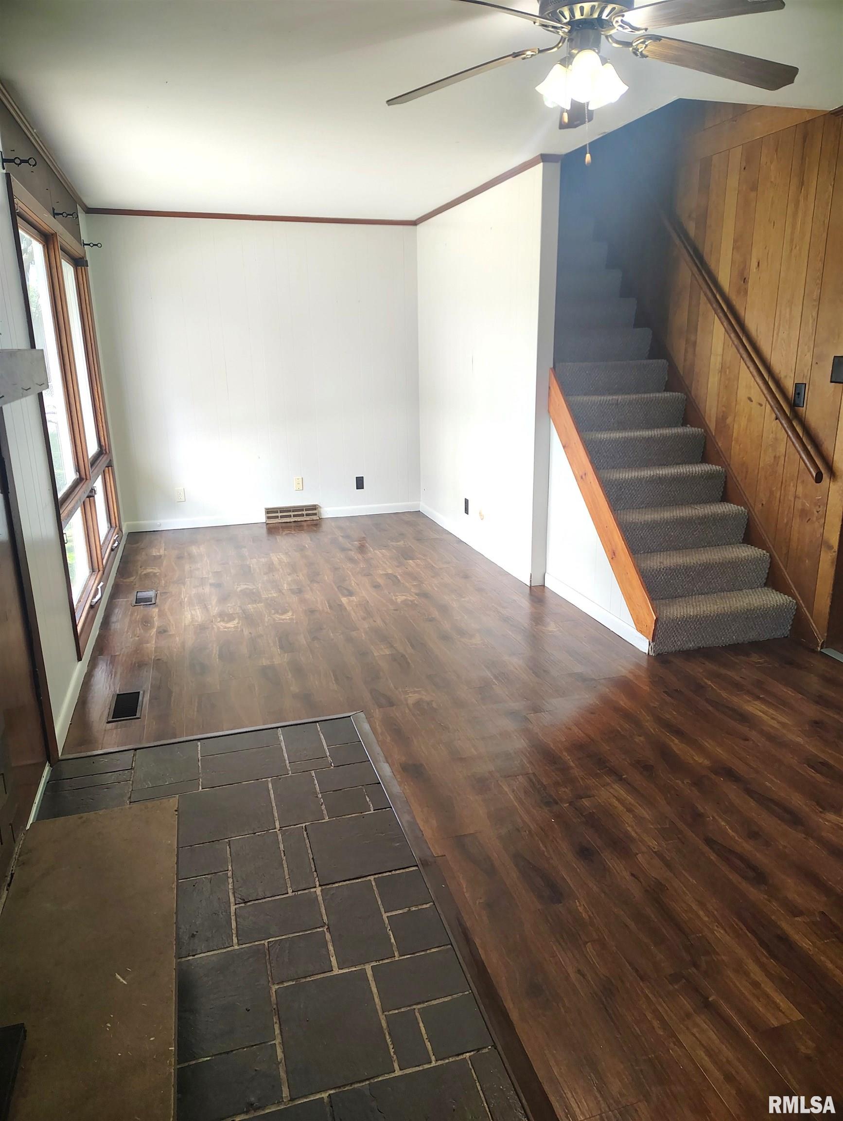 1031 East Olive Street Canton, IL 61520 - Photo 5 of 27